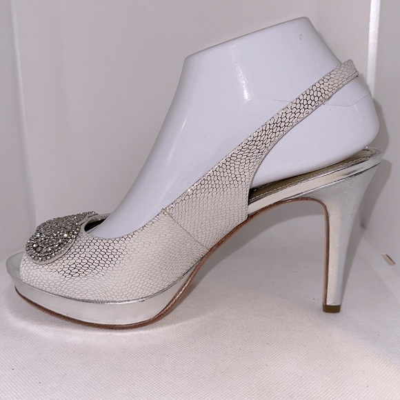 Antonio Melani Sierra Metallic Silver Slingback Peep Toe Heel Size 8M - EUC - Picture 4 of 14